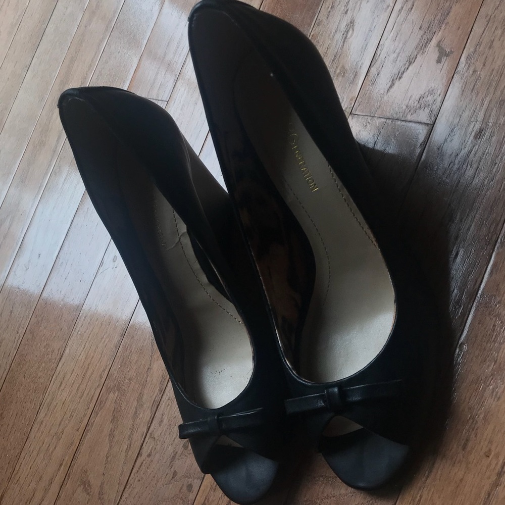 BCBG Bow Wedges